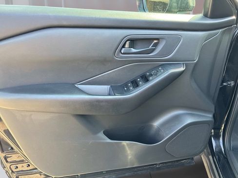 Used 2024 Nissan Rogue S FWD image 18
