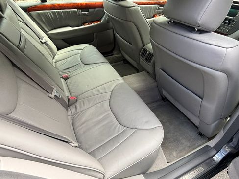 Used 2004 Lexus LS 430 RWD image 24