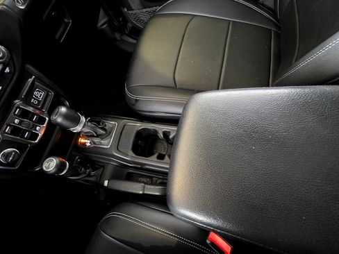 Used 2022 Jeep Wrangler Unlimited Sport AWD/4WD image 33
