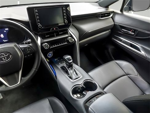 Certified 2022 Toyota Venza XLE image 13