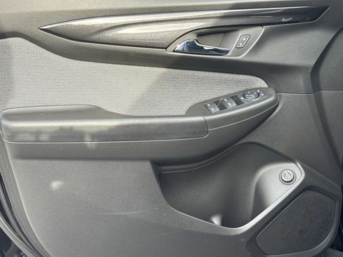 Used 2025 Chevrolet TrailBlazer LT w/ Convenience Package image 16