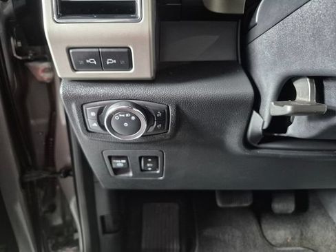 Used 2019 Ford F150 Lariat w/ Equipment Group 501A Mid AWD/4WD image 18