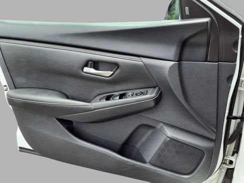 Used 2024 Nissan Sentra SV FWD image 17