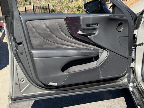 Used 2018 Lexus LS 500 w/ Interior Upgrade Package image 28