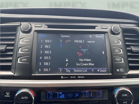 Used 2017 Toyota Highlander XLE FWD image 19