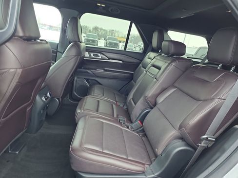 Used 2025 Ford Explorer Platinum image 35