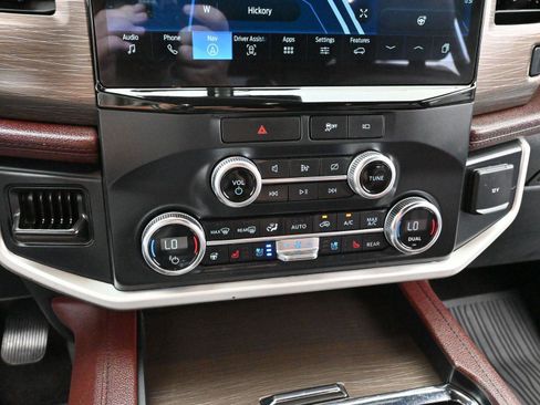 Used 2022 Ford Expedition Limited image 26