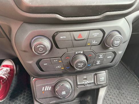 Used 2022 Jeep Renegade Latitude w/ Convenience Group AWD/4WD image 15
