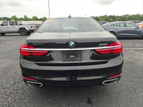 Used 2017 BMW 740i RWD image 9
