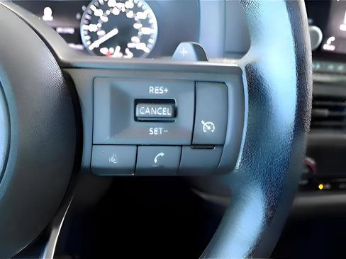 Used 2025 Nissan Pathfinder S FWD image 10