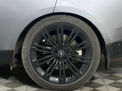 Certified 2025 Land Rover Range Rover SE image 13