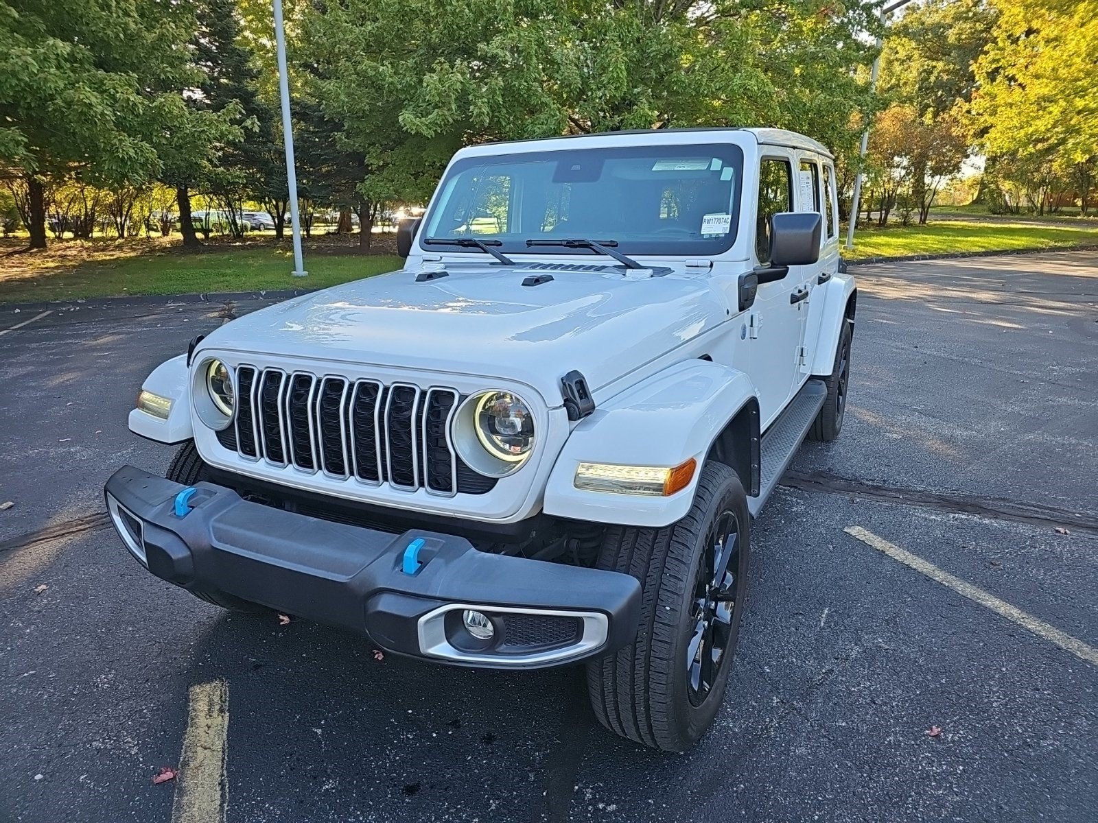 Used 2024 Jeep Wrangler Unlimited Sahara AWD/4WD image 2