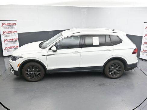 Used 2024 Volkswagen Tiguan SE AWD/4WD image 28