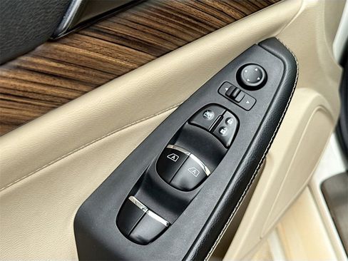 Used 2017 Nissan Maxima Platinum image 18