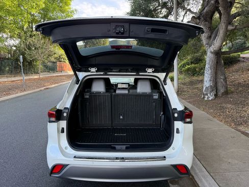 Used 2020 Toyota Highlander Platinum image 5