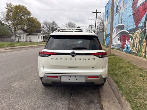 Used 2022 Nissan Pathfinder SL image 5