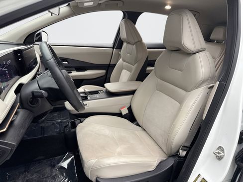 Used 2023 Nissan Ariya AWD image 11