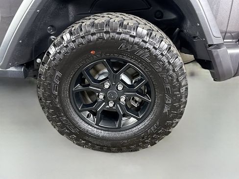 Used 2024 Jeep Wrangler Sport AWD/4WD image 31