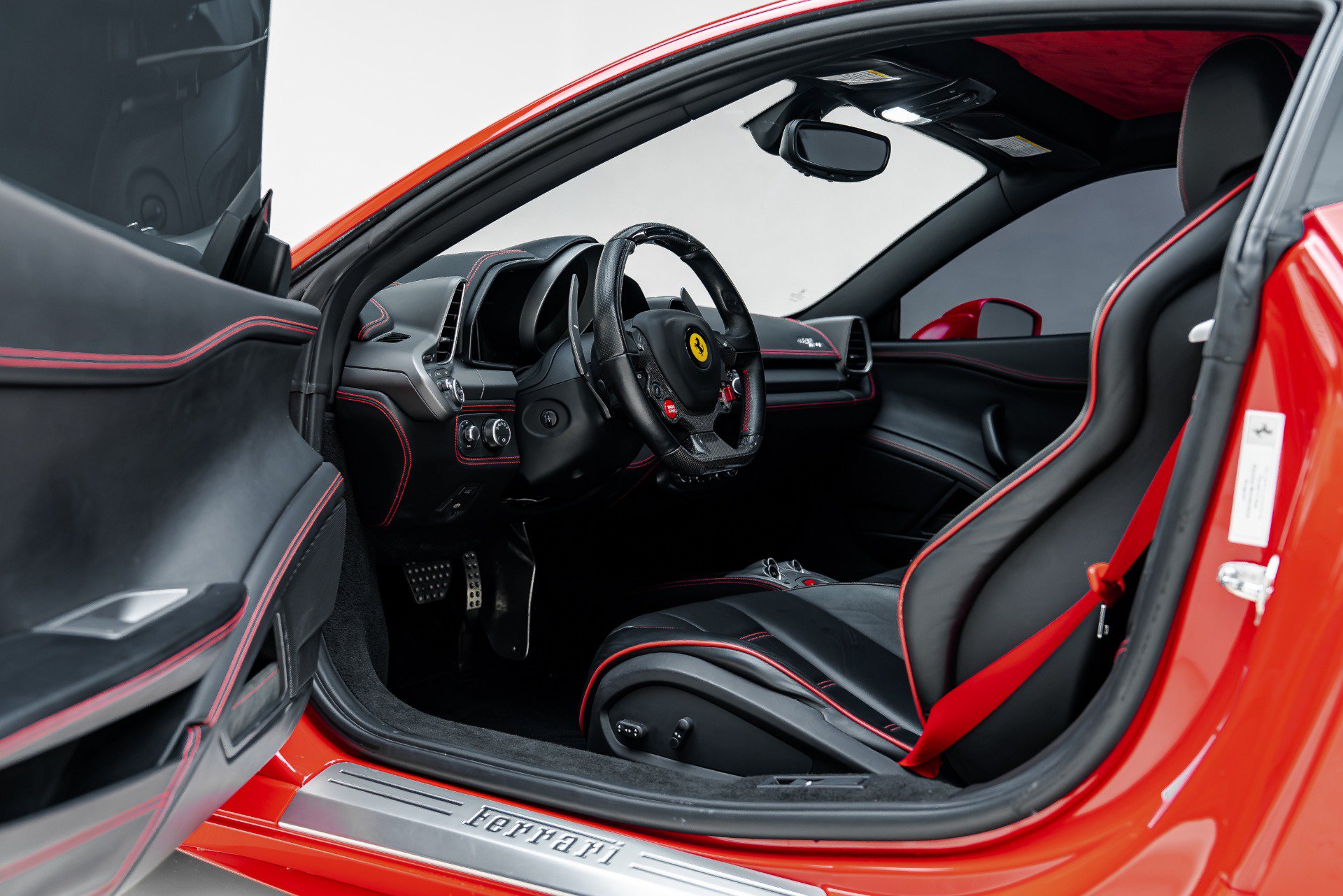 Used 2013 Ferrari 458 Italia Coupe RWD image 3