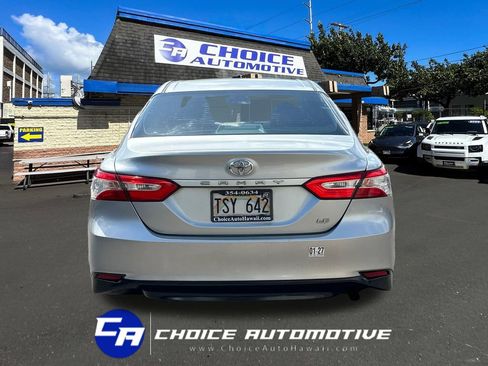 Used 2019 Toyota Camry LE FWD image 7