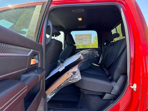 New 2026 RAM 2500 Big Horn AWD/4WD image 17