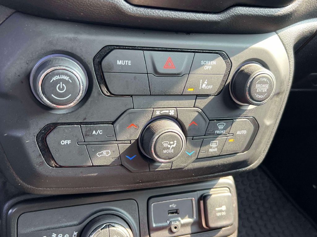 Used 2021 Jeep Renegade Trailhawk AWD/4WD image 29