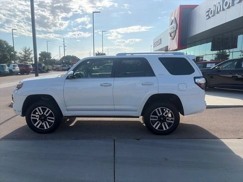 Used 2018 Toyota 4Runner Limited AWD/4WD image 8
