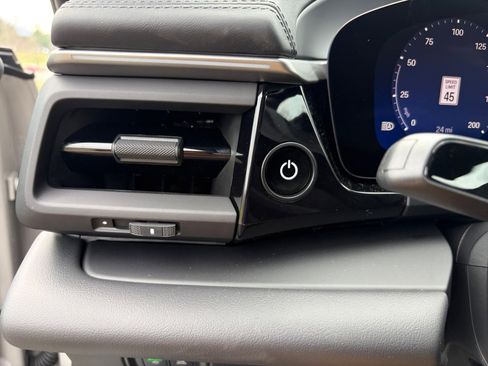 New 2026 Porsche Macan Electric RWD image 24