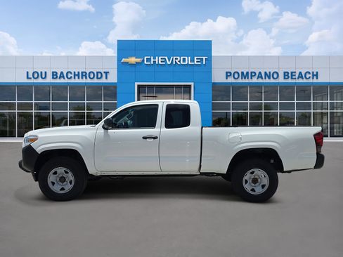Used 2021 Toyota Tacoma SR AWD/4WD image 4