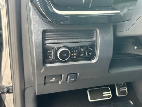 New 2026 Ford F250 Lariat w/ Black Appearance Package image 38