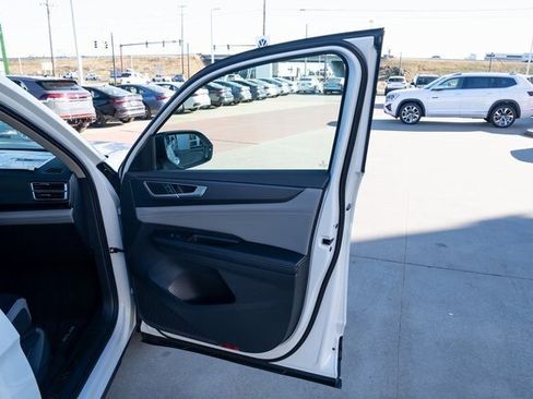 New 2026 Volkswagen Atlas Peak Edition image 15