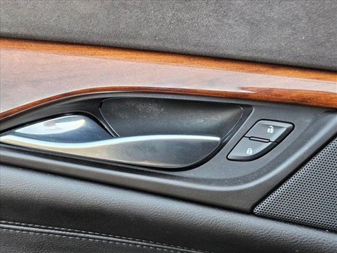 Used 2015 Cadillac Escalade Luxury AWD/4WD image 24