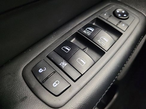 Used 2019 Jeep Grand Cherokee Altitude image 27