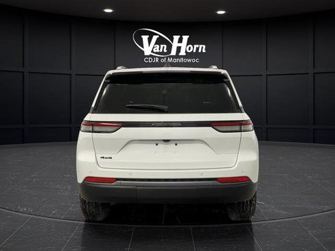 New 2026 Jeep Grand Cherokee Altitude image 14