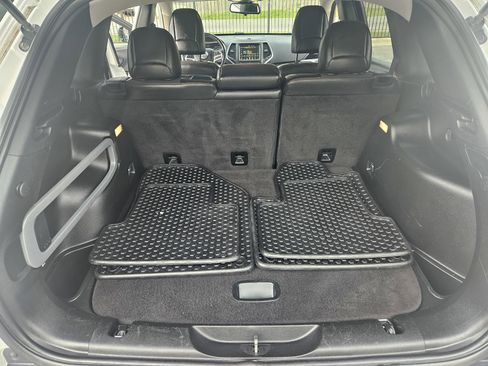 Used 2017 Jeep Cherokee Trailhawk AWD/4WD image 21