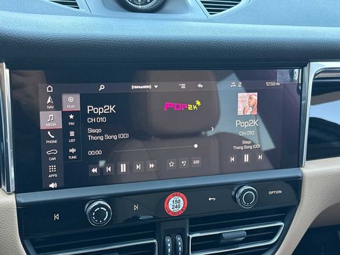 Used 2025 Porsche Macan image 19