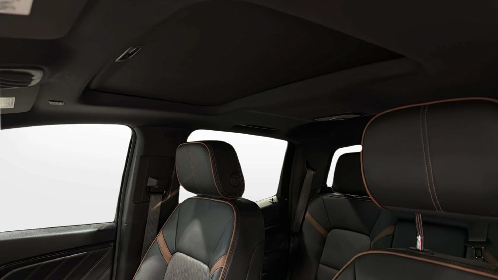 Used 2024 GMC Canyon AT4 w/ AT4 Premium Package AWD/4WD image 41