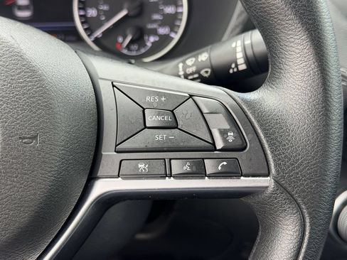 Used 2025 Nissan Sentra SV FWD image 22