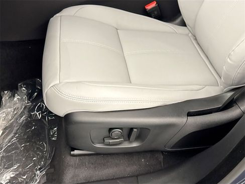 New 2026 Land Rover Range Rover Velar S image 18