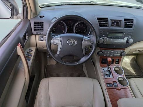 Used 2010 Toyota Highlander Limited AWD/4WD image 19