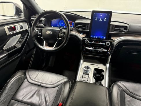 Used 2023 Ford Explorer Platinum w/ Technology Package image 33