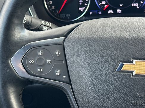 Used 2023 Chevrolet Traverse Premier image 37