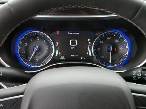 Used 2023 Chrysler Pacifica Limited image 21