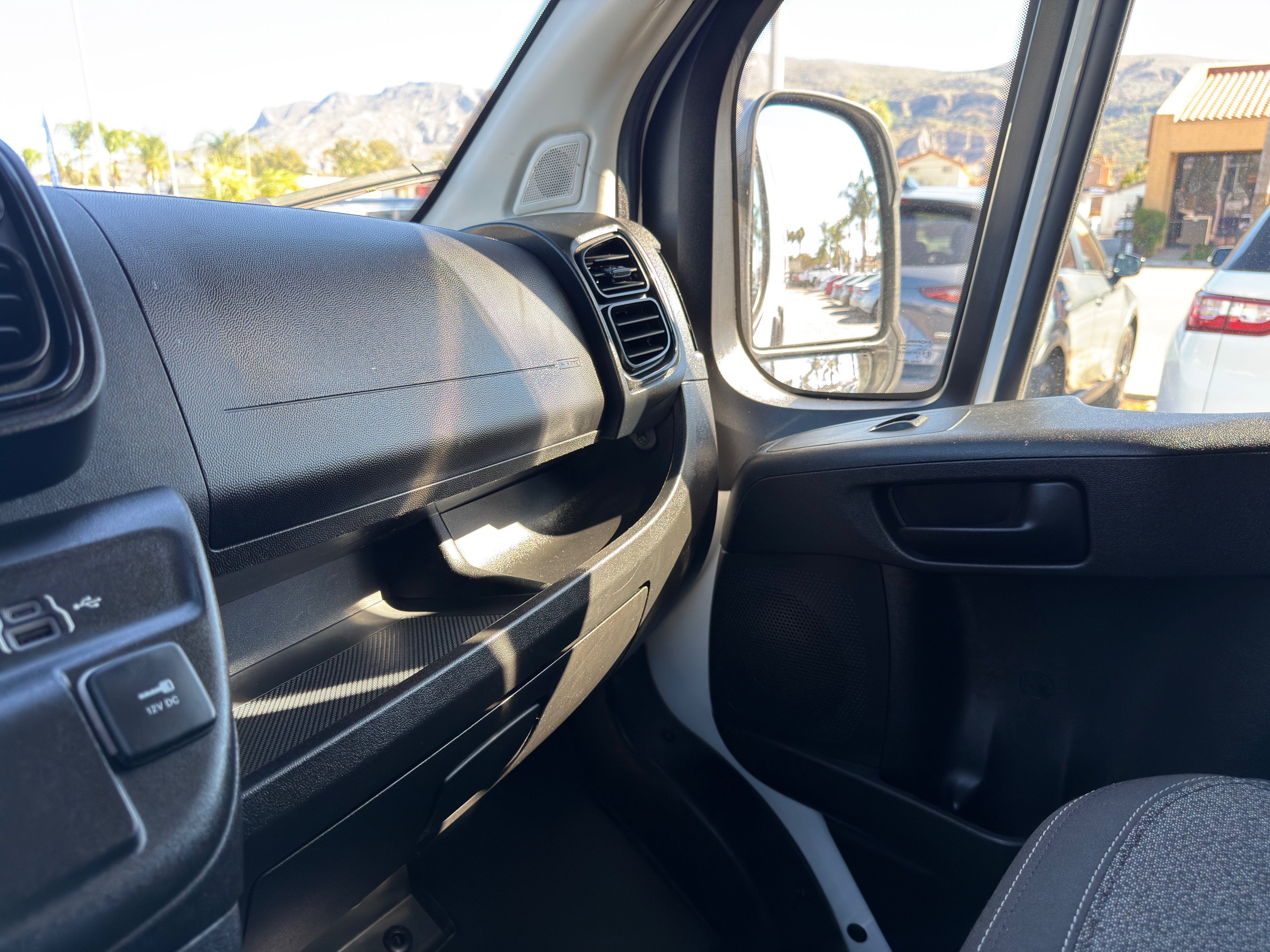 Used 2025 RAM ProMaster 2500 w/ U-Haul Equipment Group FWD image 32