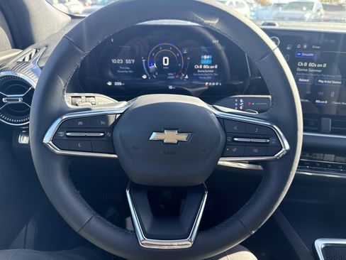 Used 2025 Chevrolet Equinox LT w/ Safety and Technology Package image 17