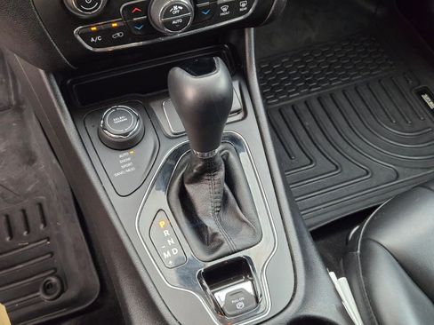 Used 2020 Jeep Cherokee Latitude Plus image 20