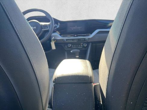 Used 2022 Kia Niro LX image 18