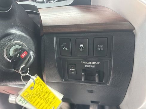 Used 2018 Toyota Tundra Limited w/ Limited Premium Package image 30