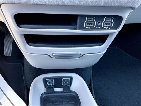 Used 2021 Chrysler Pacifica Touring w/ Cold Weather Group FWD image 29