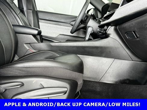 Used 2023 Jeep Compass Latitude image 3